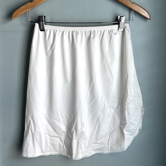 Vanity Fair | Vintage White Half Slip 18 Inches Size Small - Picture 1 of 8
